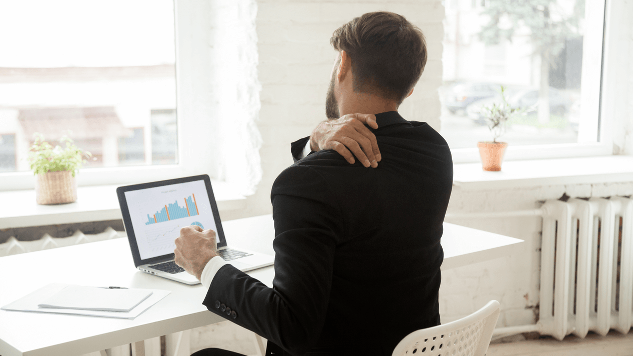 Back pain on the computer seated